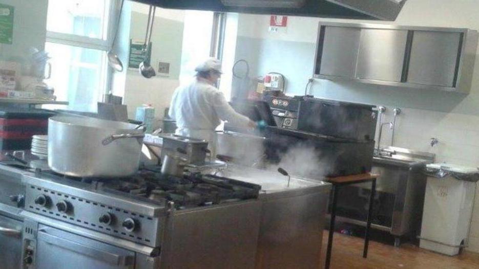 Mense, aumenta il costo ma sparisce la tassa fissa