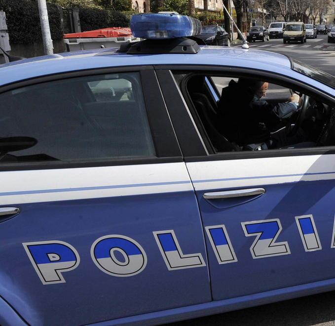 Aggredita sulle strisce pedonali 