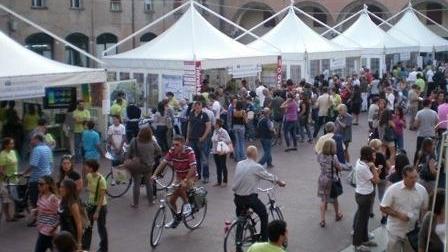 Ragazzi, la scienza abita in piazza sotto 7 gazebo