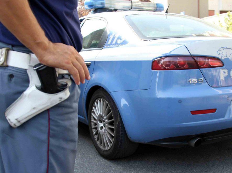 Padre violento arrestato dalla polizia 