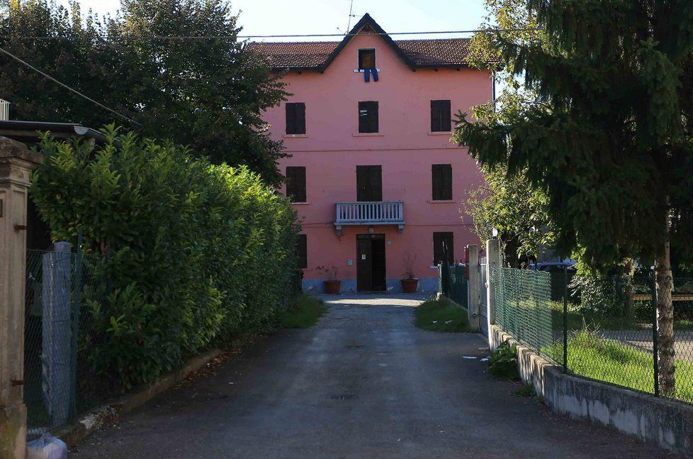 Blitz nel palazzo dei residenti fantasma 