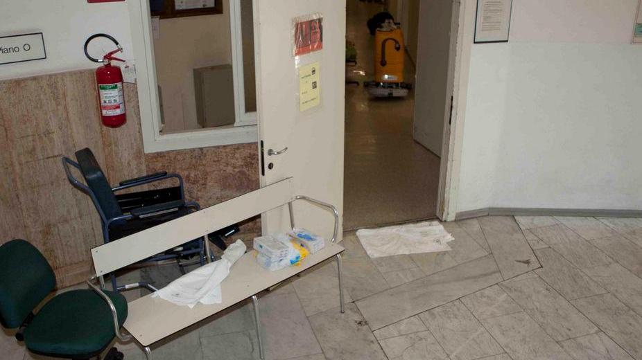 I vandali allagano gli ambulatori Ausl