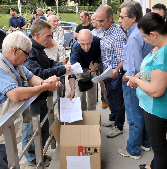 Guerra delle bollette, restituiti al Comune 250 moduli Tari 