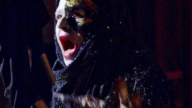 Il fantasma che ricorda. In scena Julia la strega