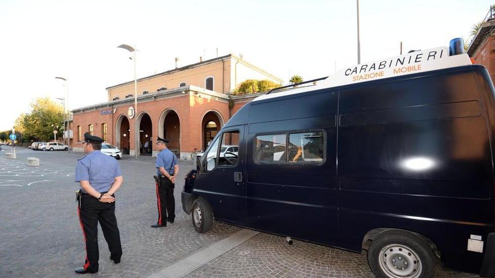 Stazione mobile dei carabinieri in piazza Unità d’Italia
