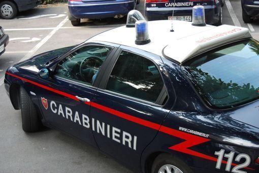 Si lascia con la compagna e si ubriaca, poi aggredisce i carabinieri 
