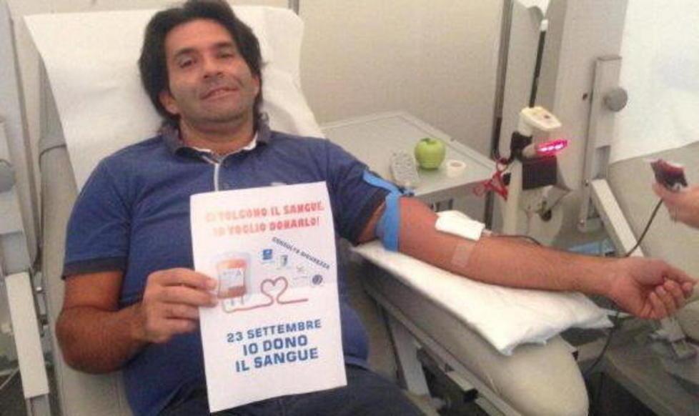 Gli agenti donano il sangue per denunciare il loro disagio