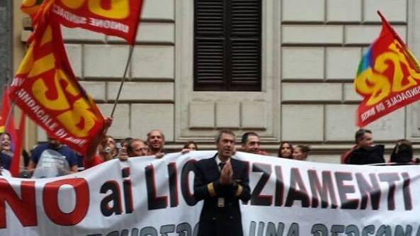 Meridiana ritira i licenziamenti, per ora