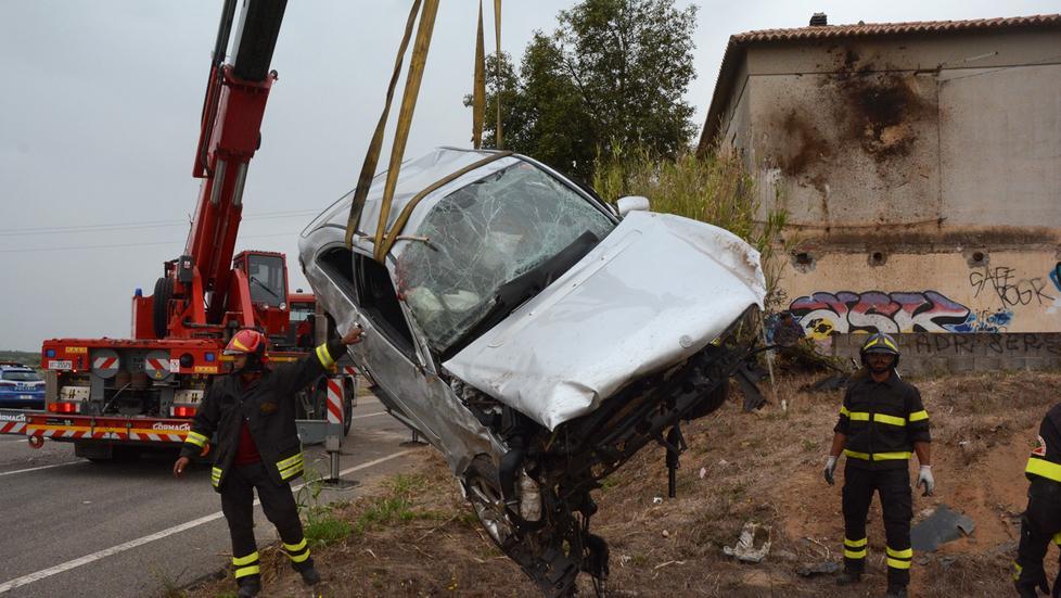 Rotatoria mortale e vincoli edificatori: «Abbattere la casa» 