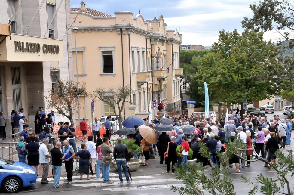 «Pronto al confronto civile» Attesa per il responso del Tar