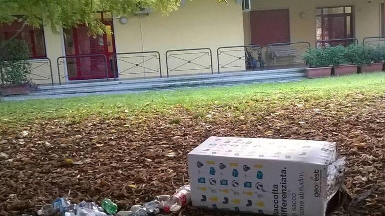 Raid dei vandali al centro sportivo