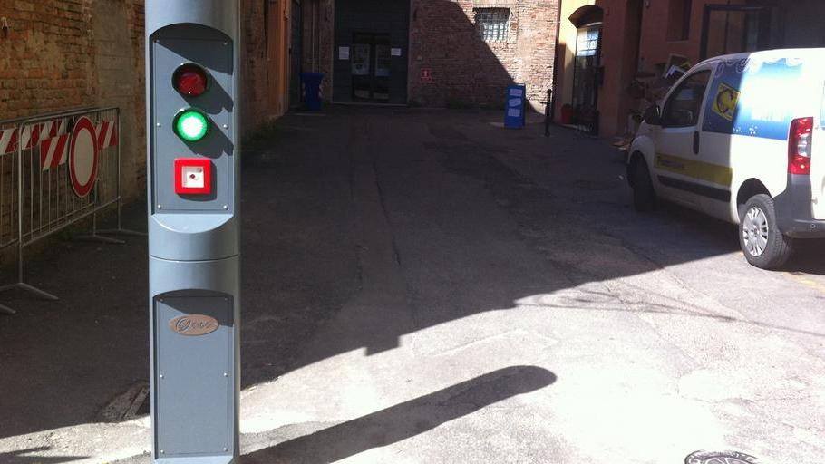 Pilomat in via Jesi in centro a Correggio per tutelare i pedoni