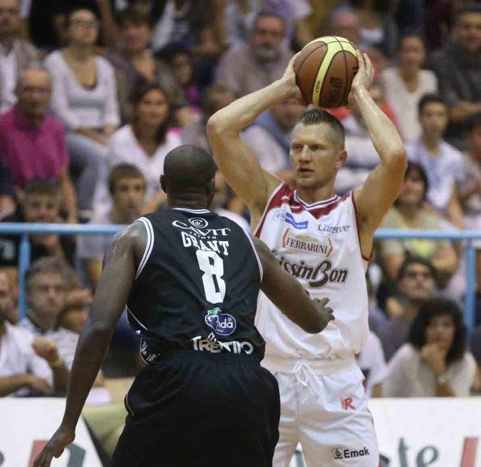 Diener infila il canestro vincente 