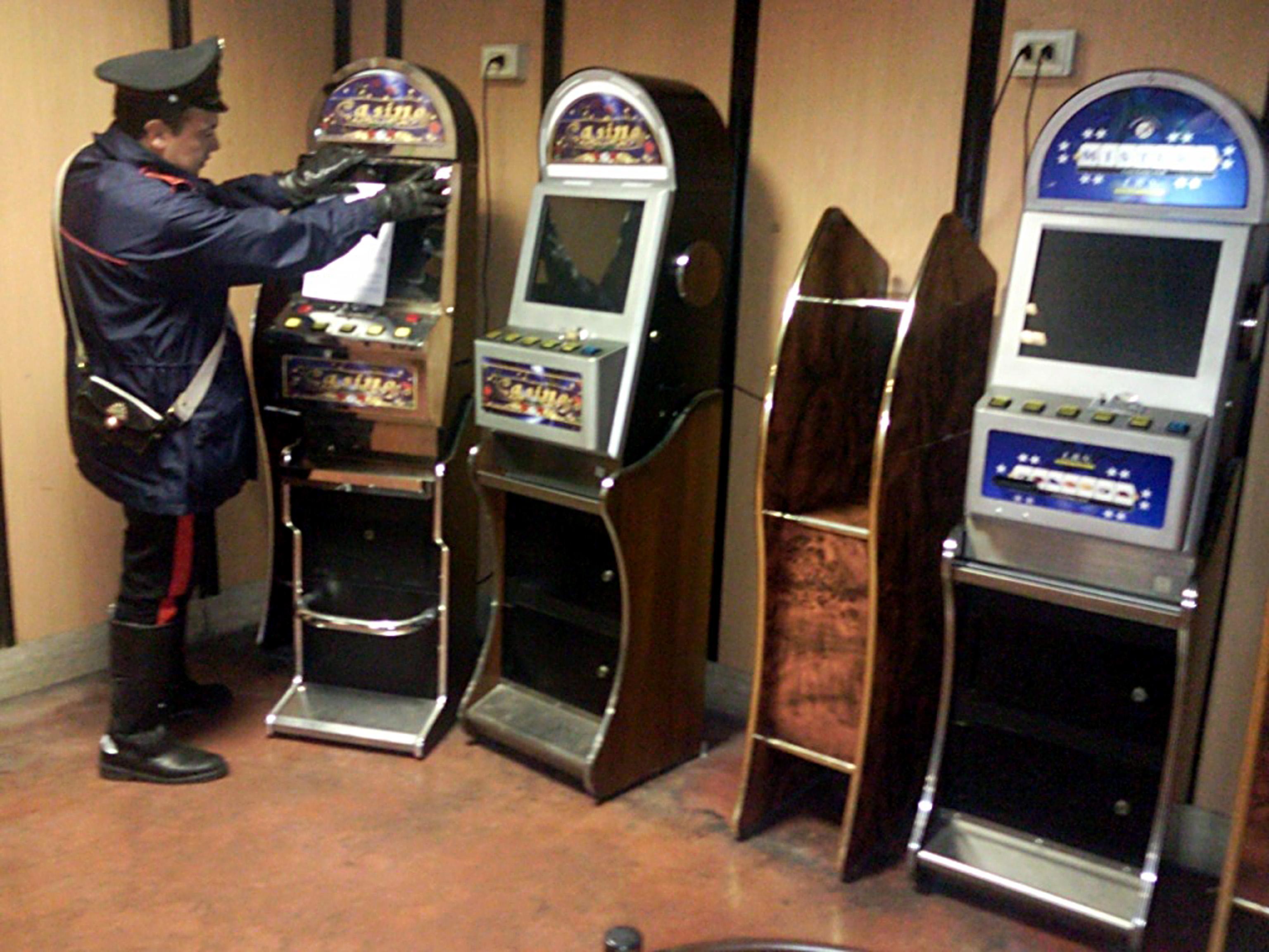 Ladri svuotano videopoker a Iano