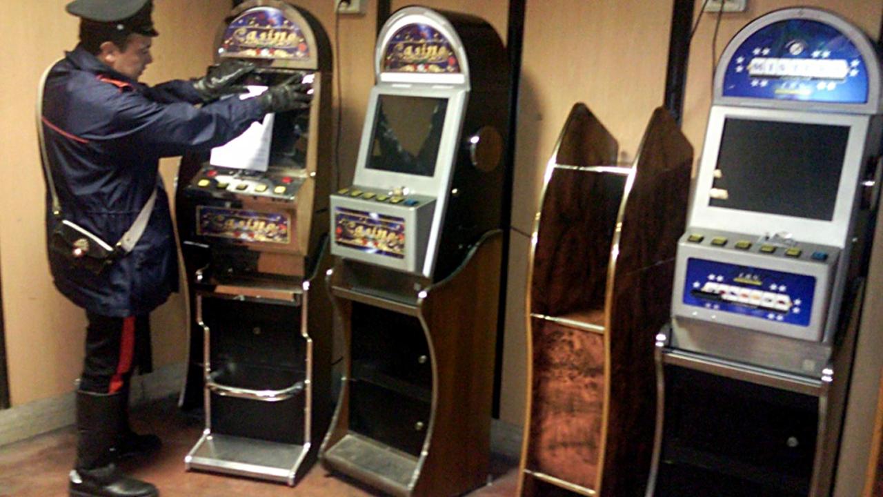 Ladri svuotano videopoker a Iano