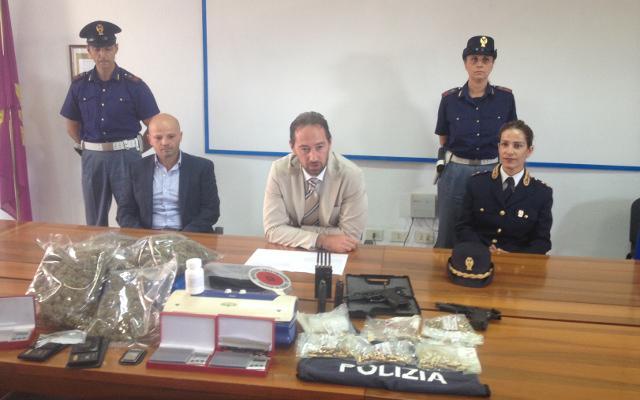 Due pistole e un chilo di marijuana, arrestato un disoccupato 