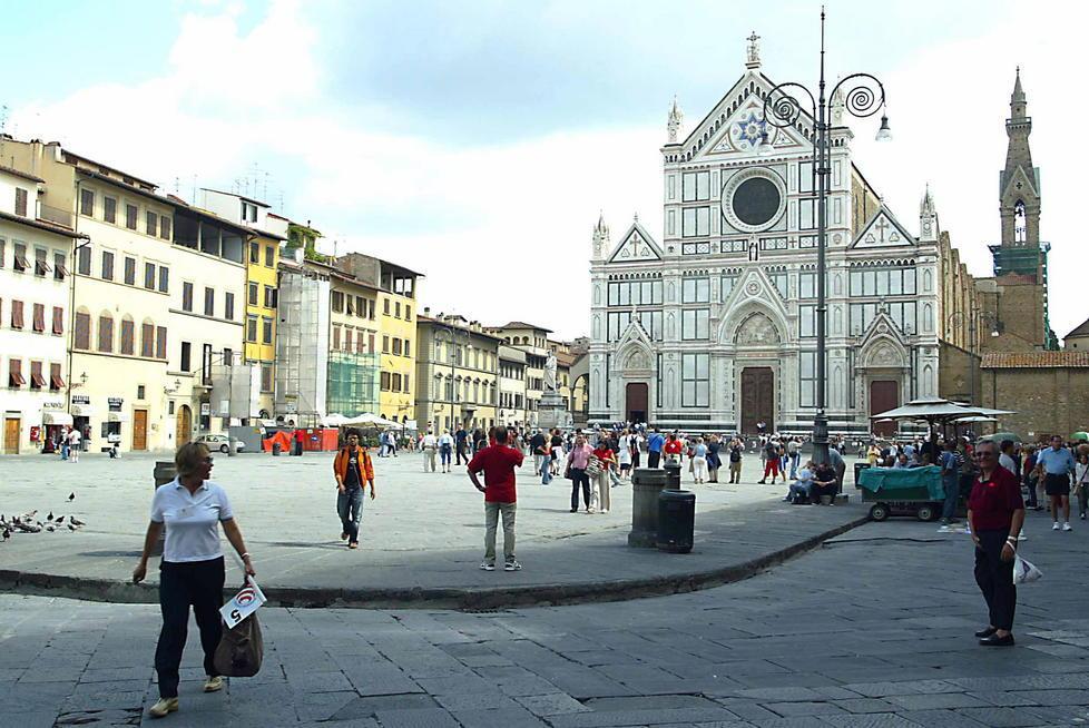 Fa pipì davanti alla basilica: «L’ho fatto perché non credo» 