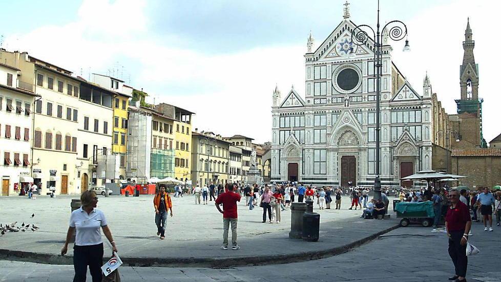 Fa pipì davanti alla basilica: «L’ho fatto perché non credo»