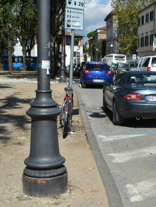 Piazzale Boccherini scatta la nuova sosta, arrivano 58 stalli blu 
