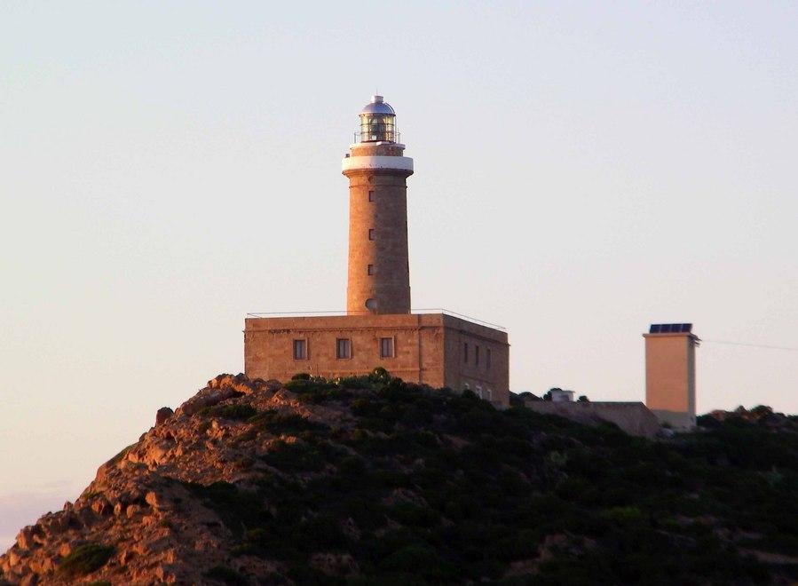 Il faro più a ovest d’Italia spento da quasi un anno 