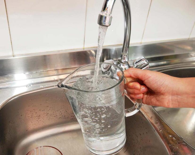 Chiusi i contatori dell’acqua a più di cento condomìni 