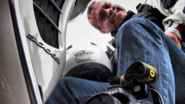 Bravo Simone! Lui le fotografie le scatta coi piedi