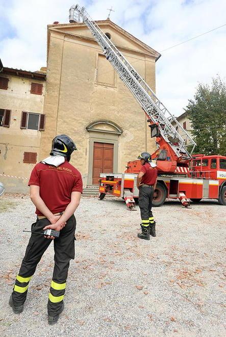 Devastata anche la chiesa, chiusa la canonica 