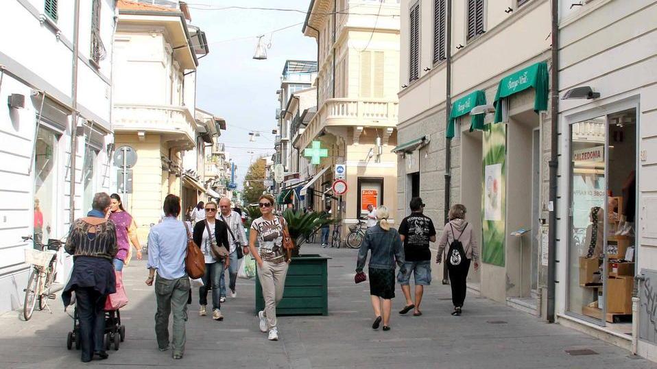 In stato di ebbrezza alla guida di uno scooter rubato