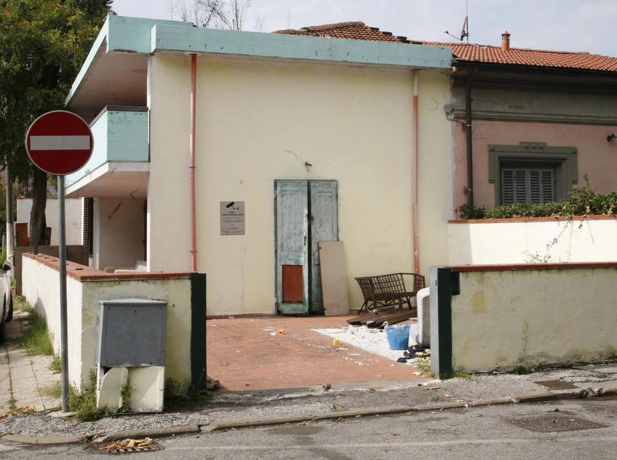 Il Comune compra lo stabile e gli abusivi glielo occupano 