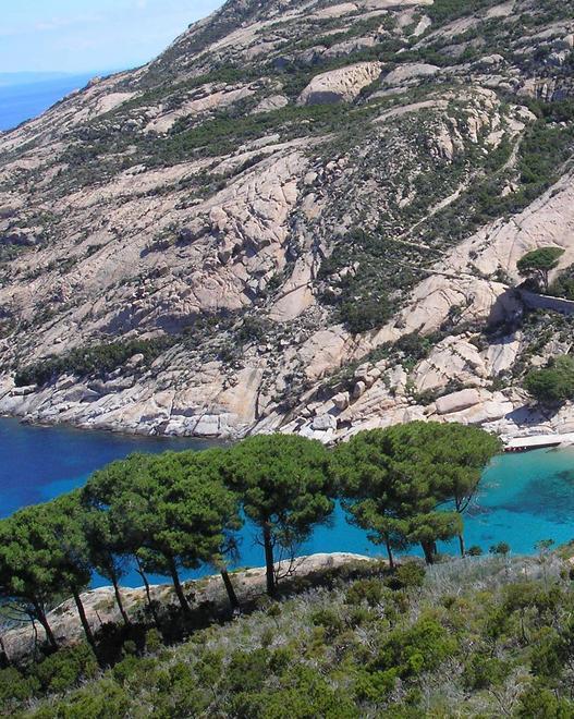 Consiglio straordinario in trasferta a Montecristo
