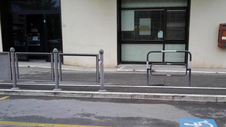 Posti auto per disabili sempre occupati da altri