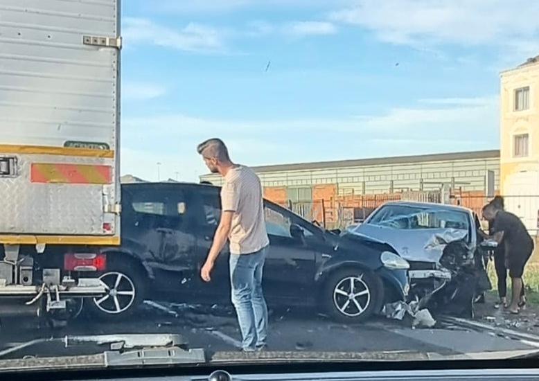 Scontro fra auto: tre feriti, uno in codice rosso - LinkOristano