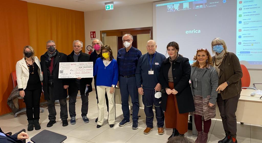 Arcispedale Reggio Emilia: dove c'erano le striscie oggi c'è l'antiscivolo  Tekno Touch