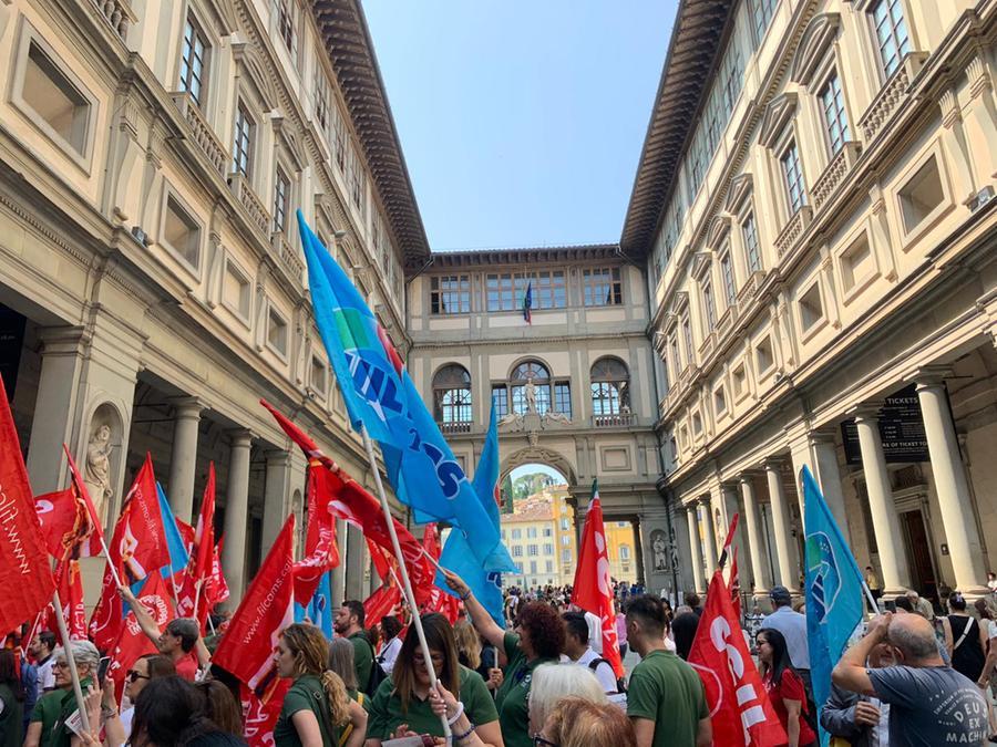 Firenze, La Protesta Dei Lavoratori Dei Musei Davanti Agli Uffizi: “Ci ...