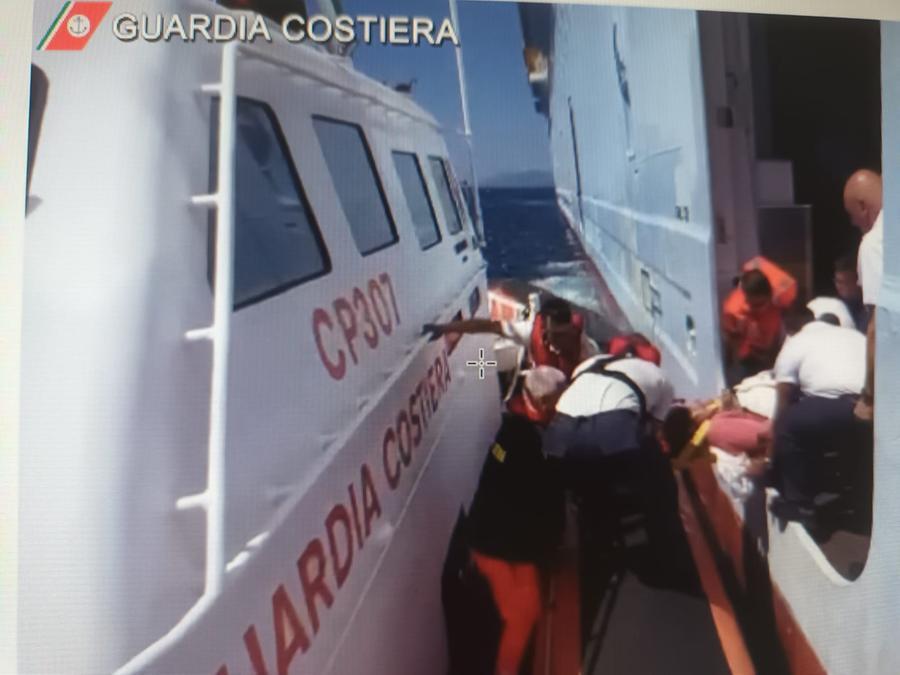 Colto da infarto crocierista trasportato in porto a Cagliari dalla ...