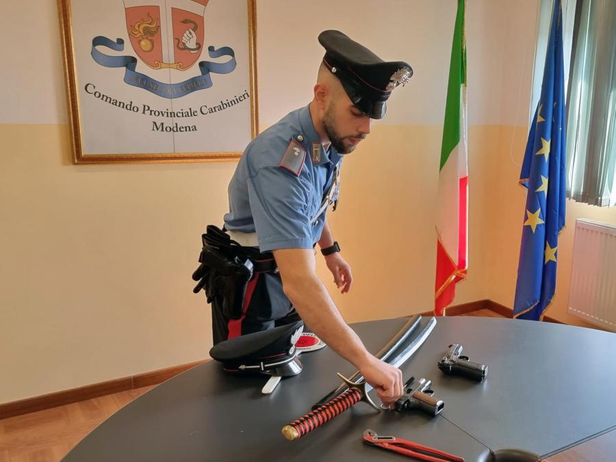 Arrestato Il Rapinatore Con La Pistola: Aveva Provato A Rubare Una Moto ...