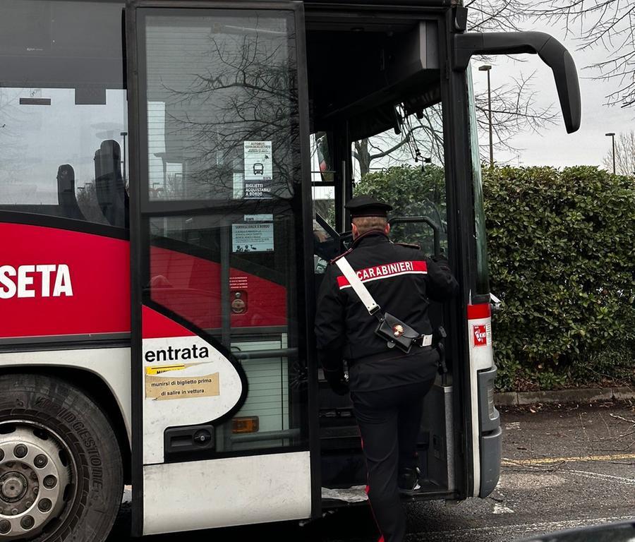 Brescello, Minaccia Autista Di Un Bus Perché Non Lo Porta Dove Vuole ...