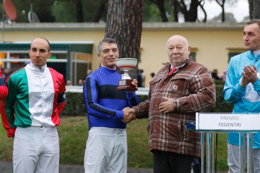 Pisa, l'ippodromo di San Rossore incorona il fantino di 63 anni «Il