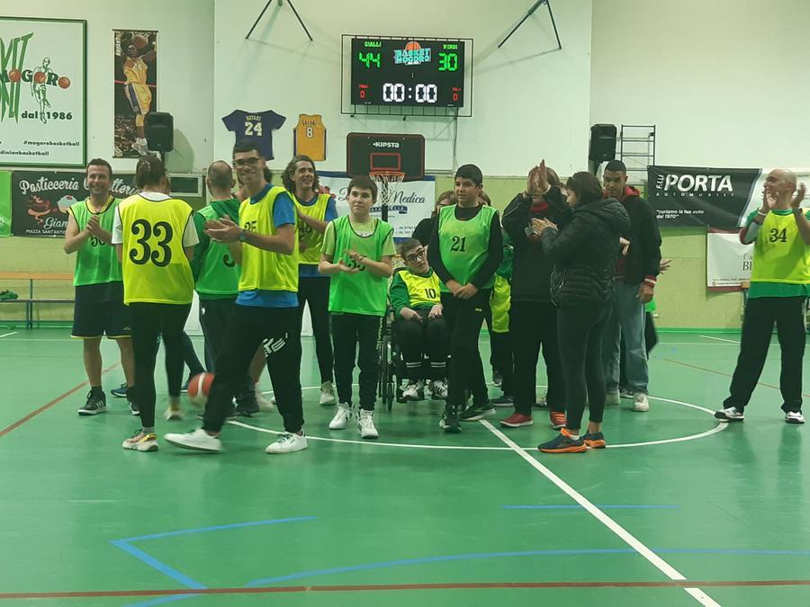 Basket e inclusione in una sola parola, a Mogoro si gioca il baskin