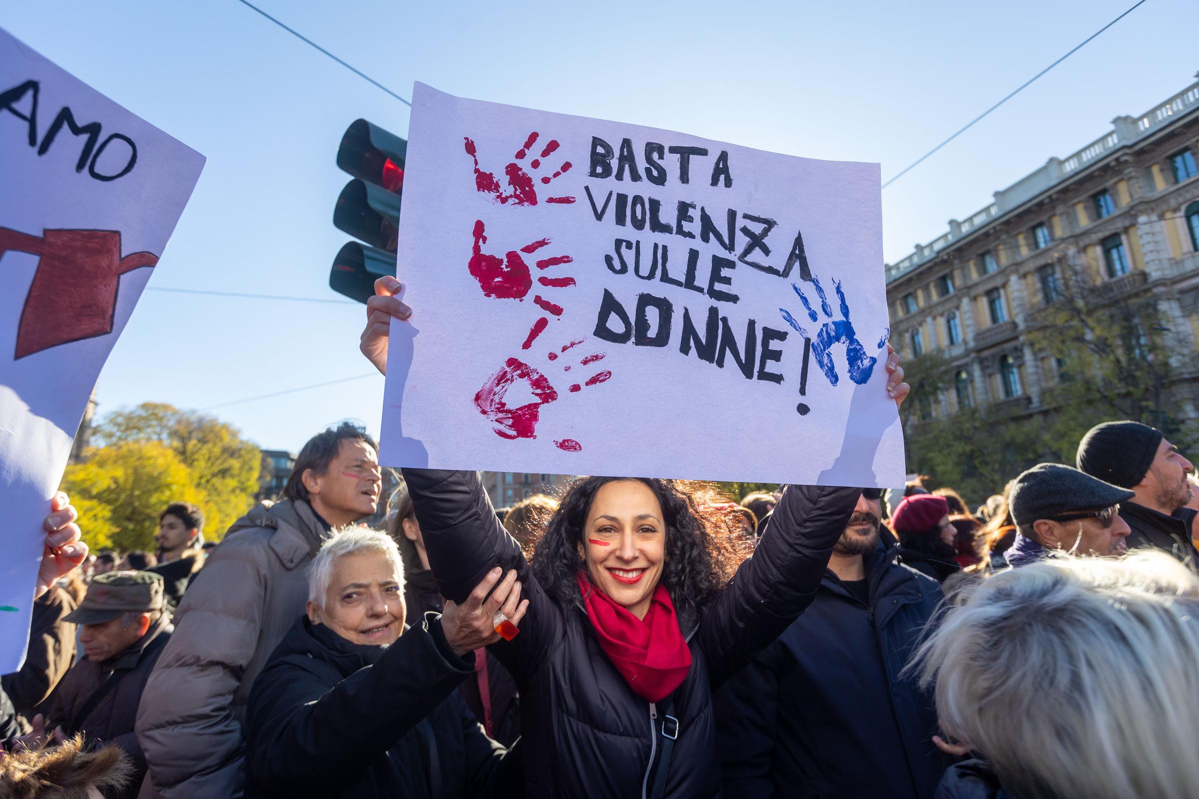 Violenza sulle donne, facciamola finita - La Nuova Sardegna