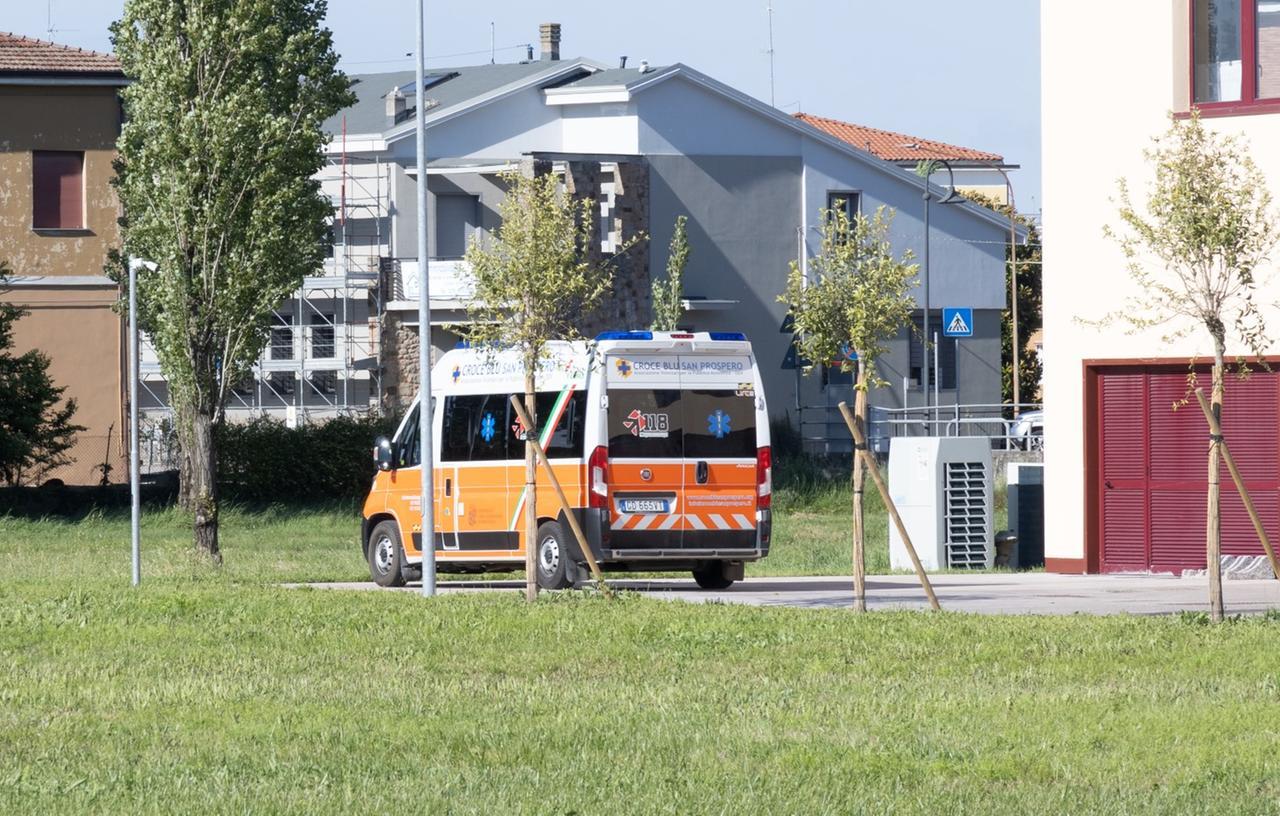 Bambino di 11 anni cade dal balcone a San Prospero - Gazzetta di Modena