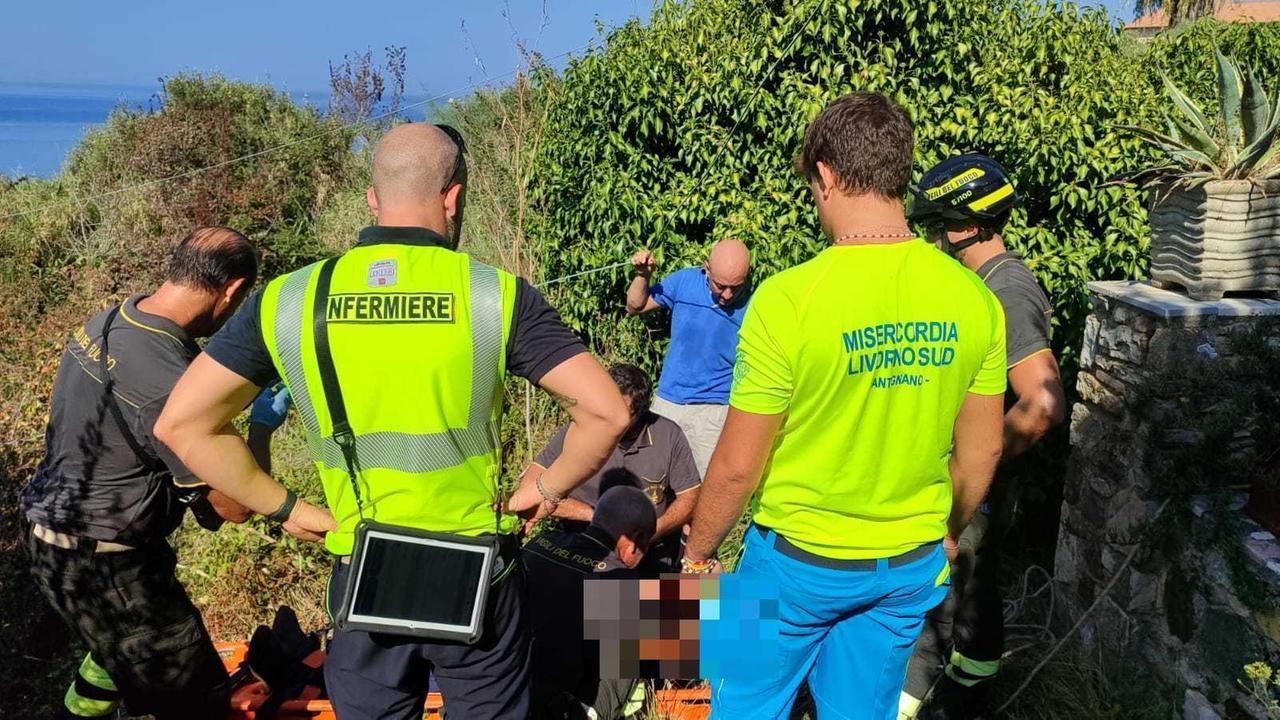 Incidente sul lavoro a Livorno: operaio cade da un palo telefonico - Il ...