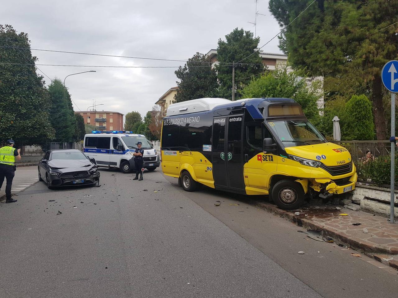 Incidente tra autobus e auto a Carpi - Gazzetta di Modena