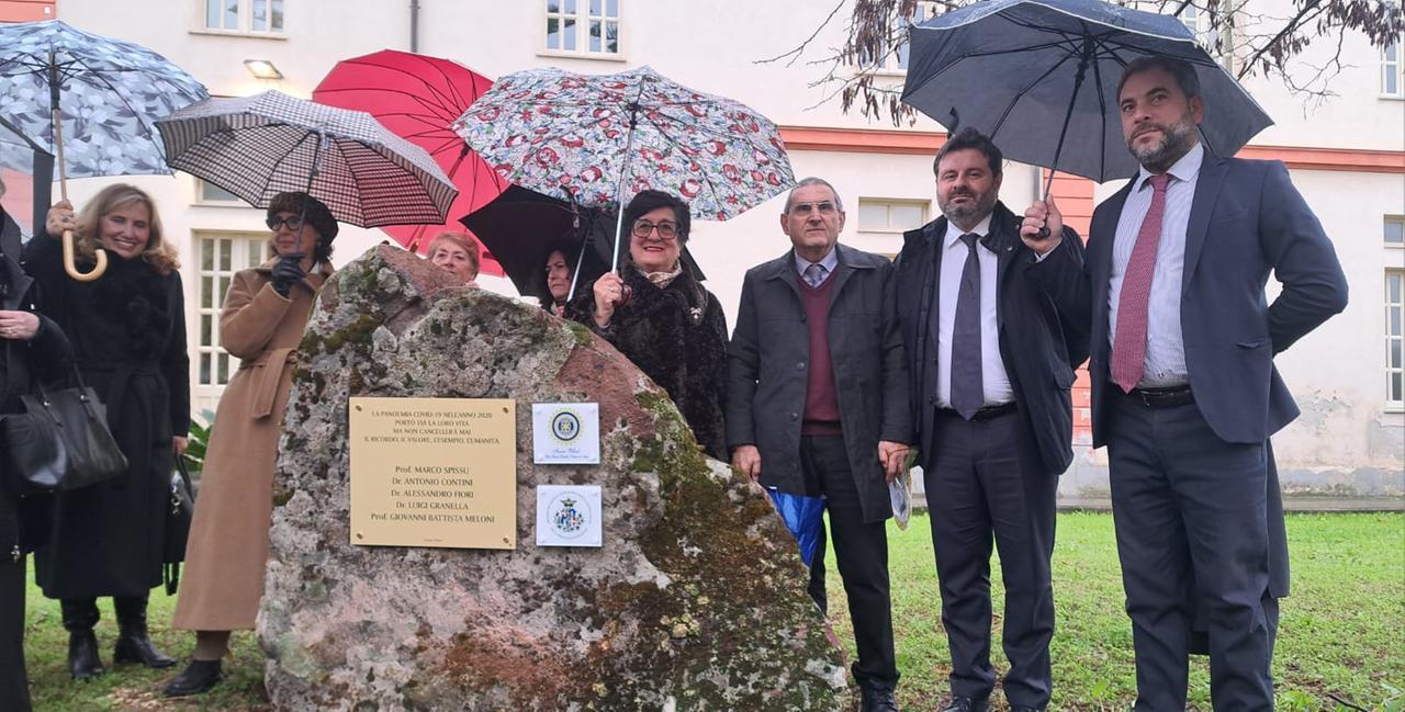 Covid, targa in memoria dei medici di Sassari morti durante la pandemia ...