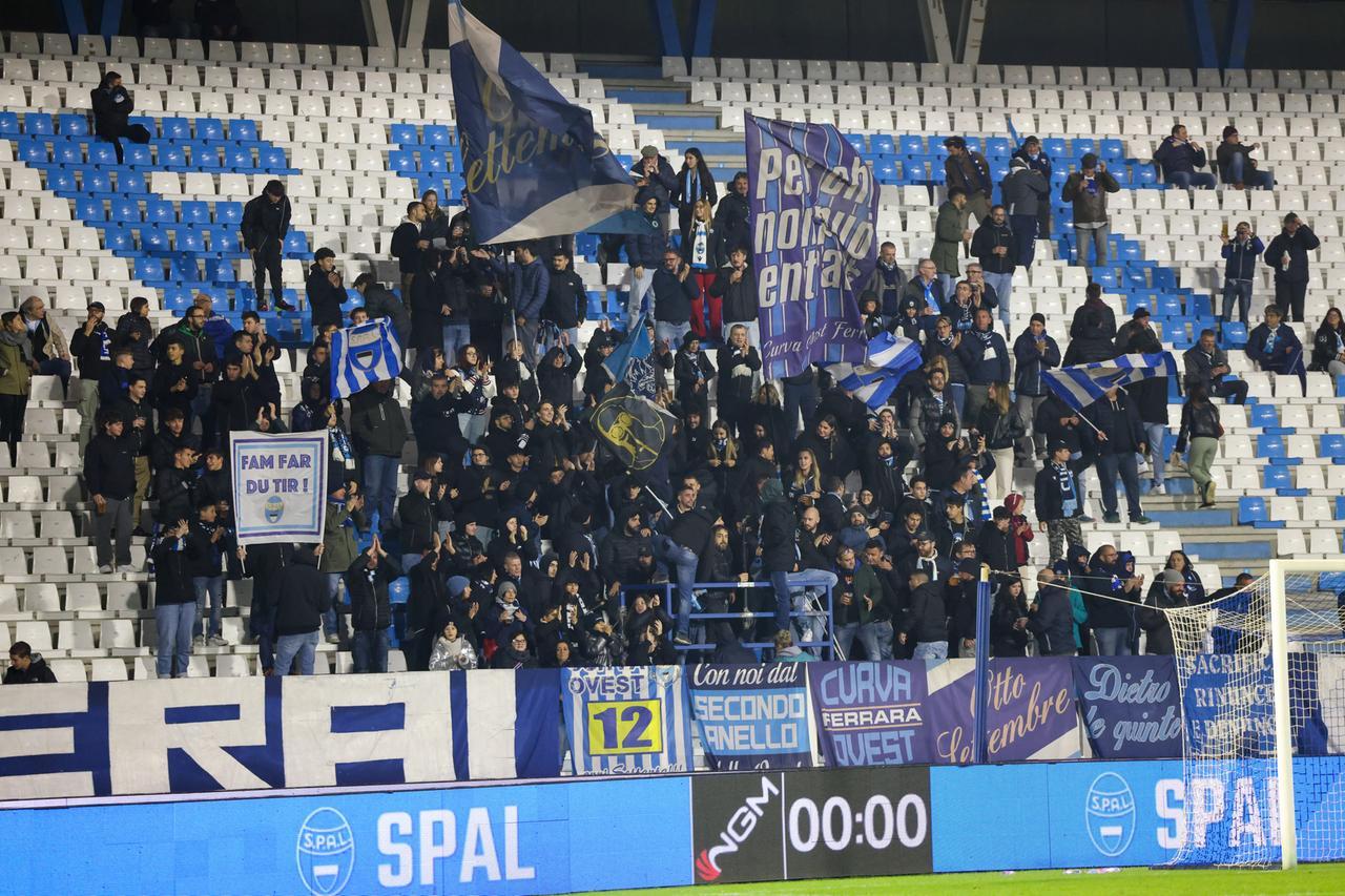 Ultras Spal contestazione dei tifosi prima di Rimini - Gazzetta di Modena