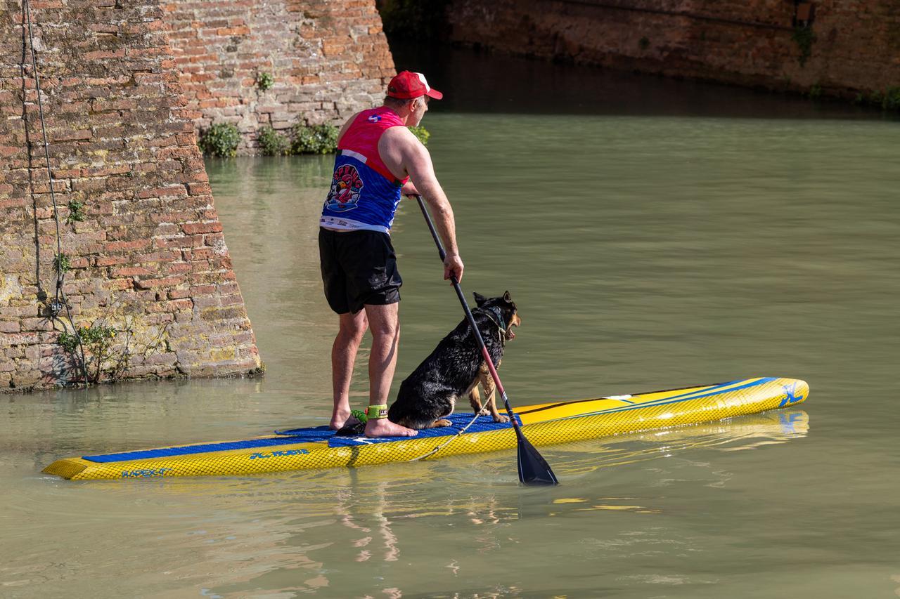 Spring Sup Race 2025 a Ferrara, gara nelle acque del Castello Estense ...