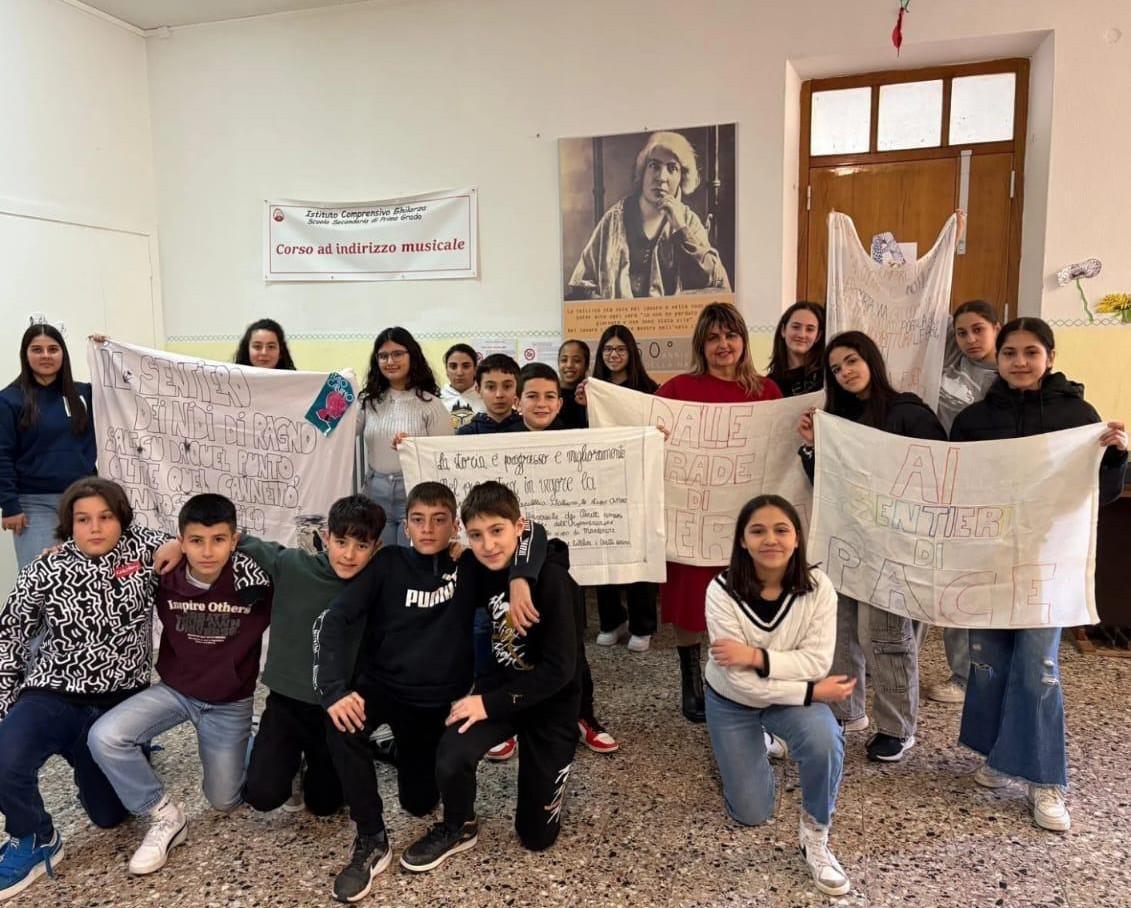 I giovani alunni di Ghilarza celebrano il 25 aprile con uno spettacolo