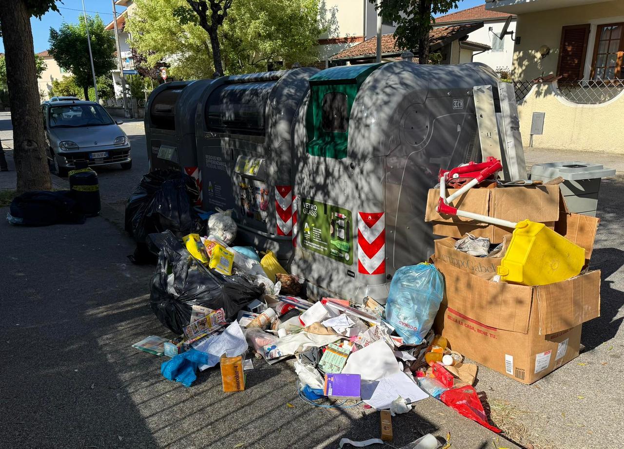 https://api-sites-prd.saegroup.abinsula.com/api/social/image/contentid/policy:1.100703956:1746865602/rifiuti%20montecatini.jpg