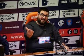 https://api-sites-prd.saegroup.abinsula.com/api/social/image/contentid/policy:1.100735460:1752655950/de%20simone.jpg