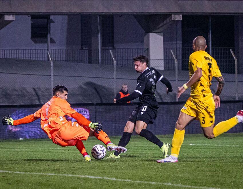 Il coraggio che spezza le catene: quando il piccolo Carpi imprigiona l'Ascoli delle meraviglie